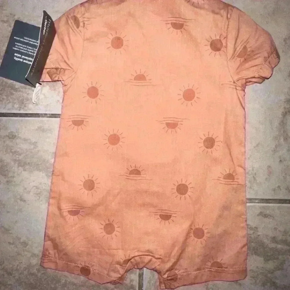 Baby Boy Modern Moments by Gerber Romper 0-3M Orange with Sun Design - Picture 8 of 9